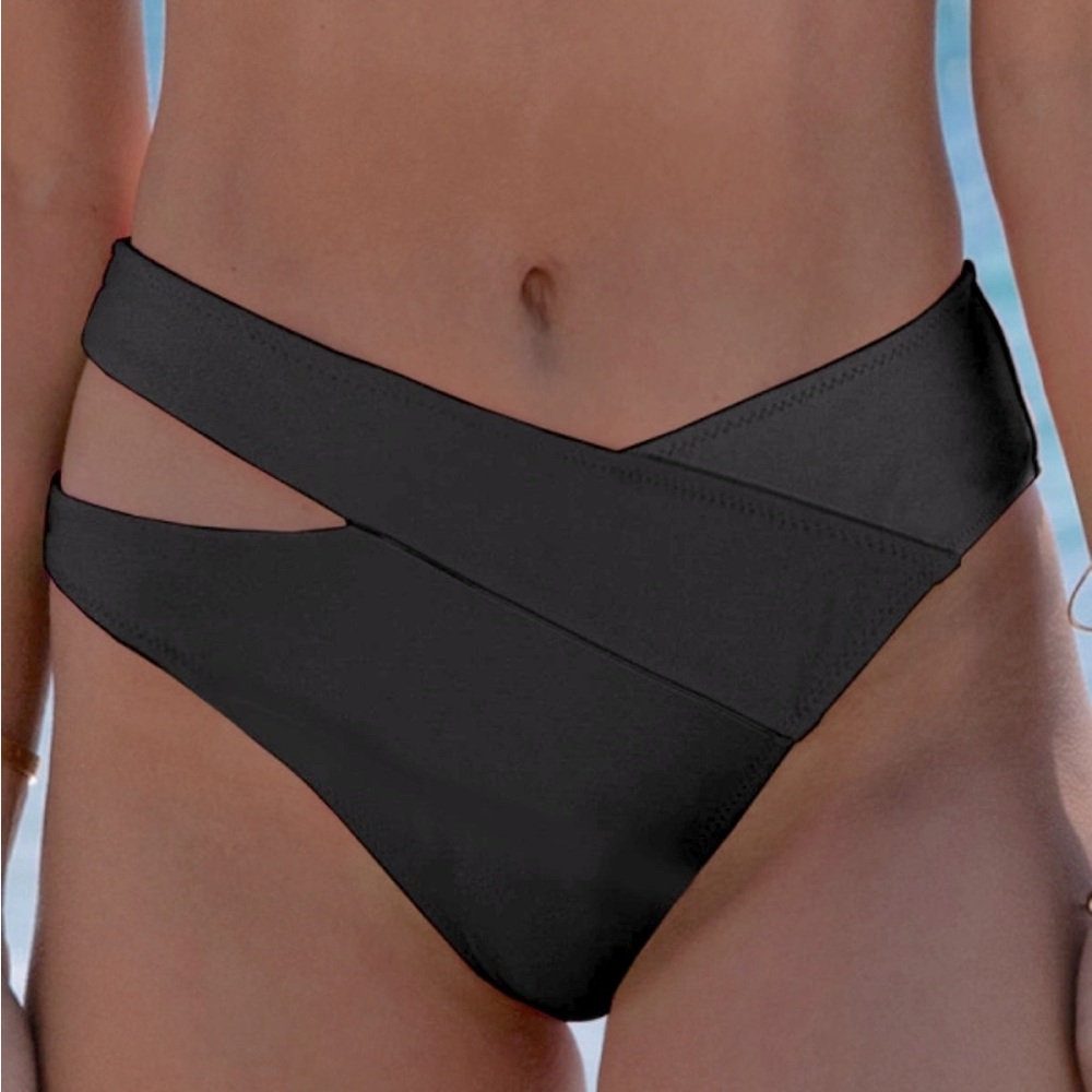 🆕 Black Cutout Bikini Bottom